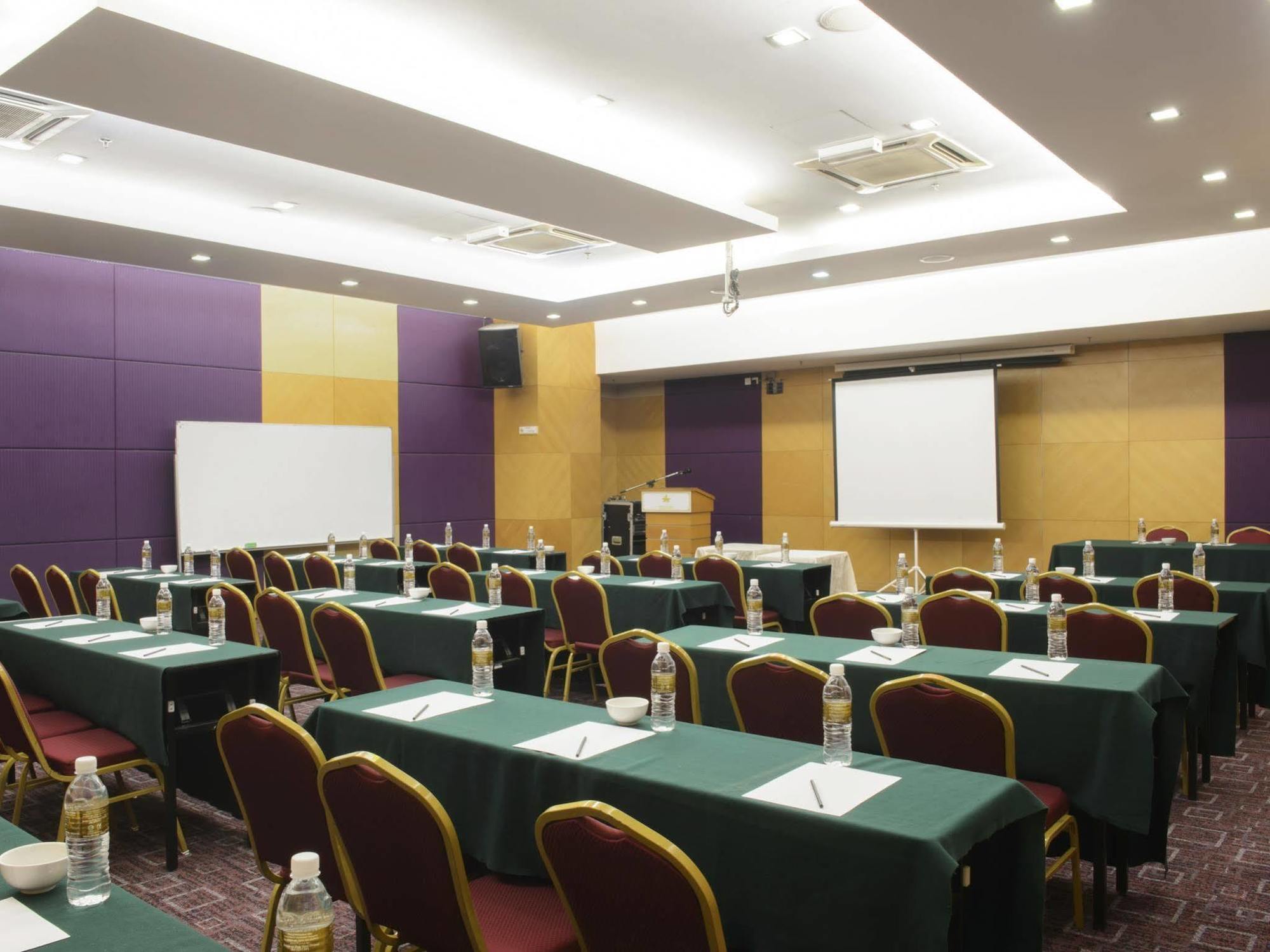 Hotel Seri Malaysia Kepala Batas Кепала Батас Екстериор снимка
